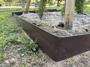 Bordure de jardin en acier avec bord sécurisé